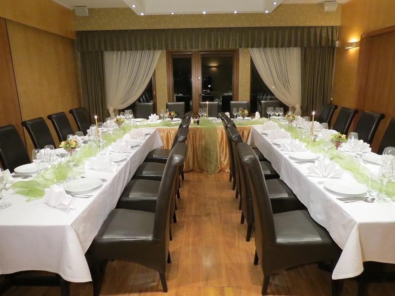 Hotel Daglezja Nad Jeziorem Kornickim Kórnik Eksteriør billede