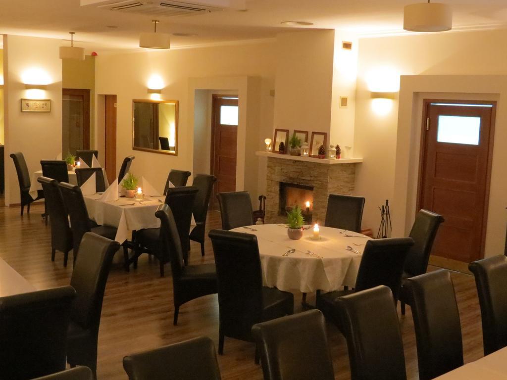 Hotel Daglezja Nad Jeziorem Kornickim Kórnik Eksteriør billede