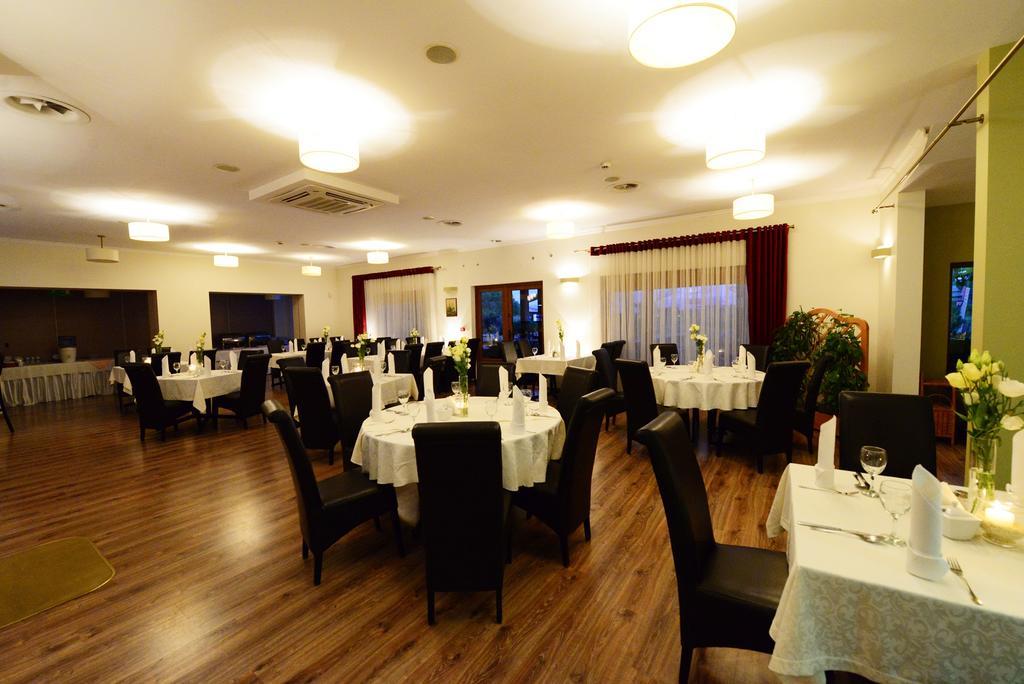 Hotel Daglezja Nad Jeziorem Kornickim Kórnik Eksteriør billede