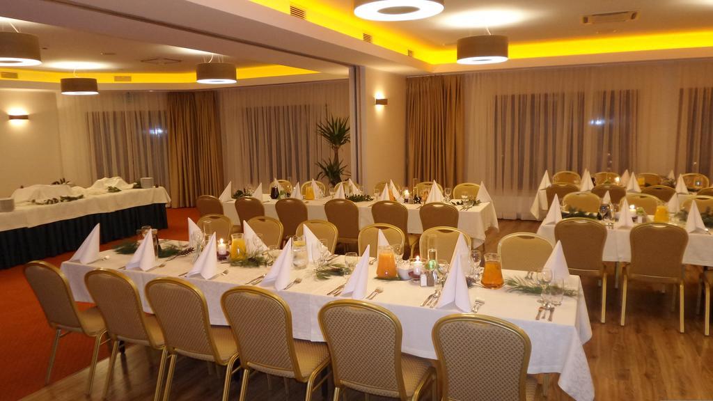 Hotel Daglezja Nad Jeziorem Kornickim Kórnik Eksteriør billede