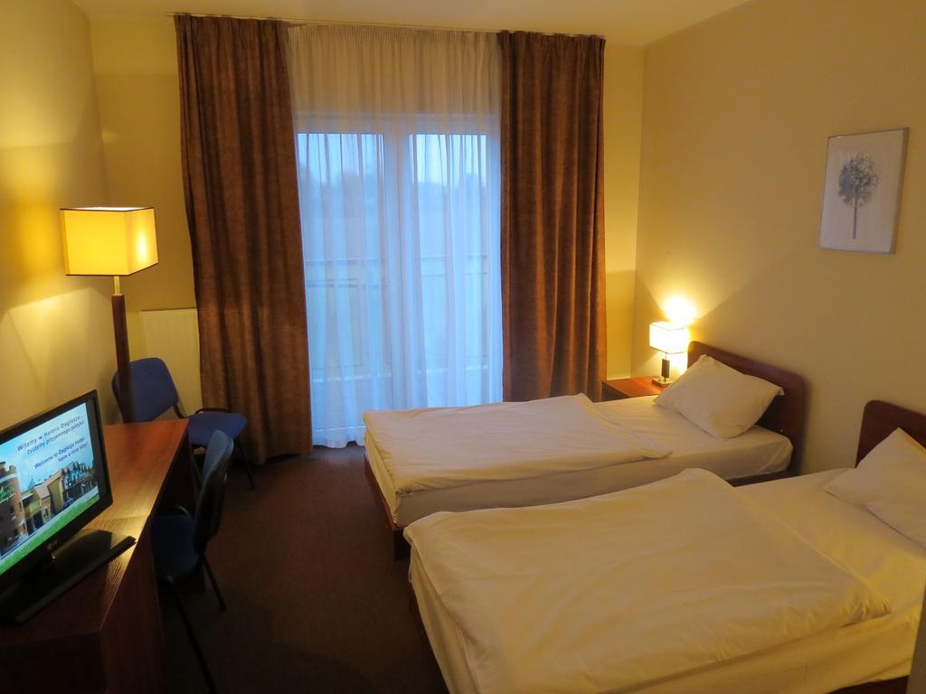 Hotel Daglezja Nad Jeziorem Kornickim Kórnik Eksteriør billede