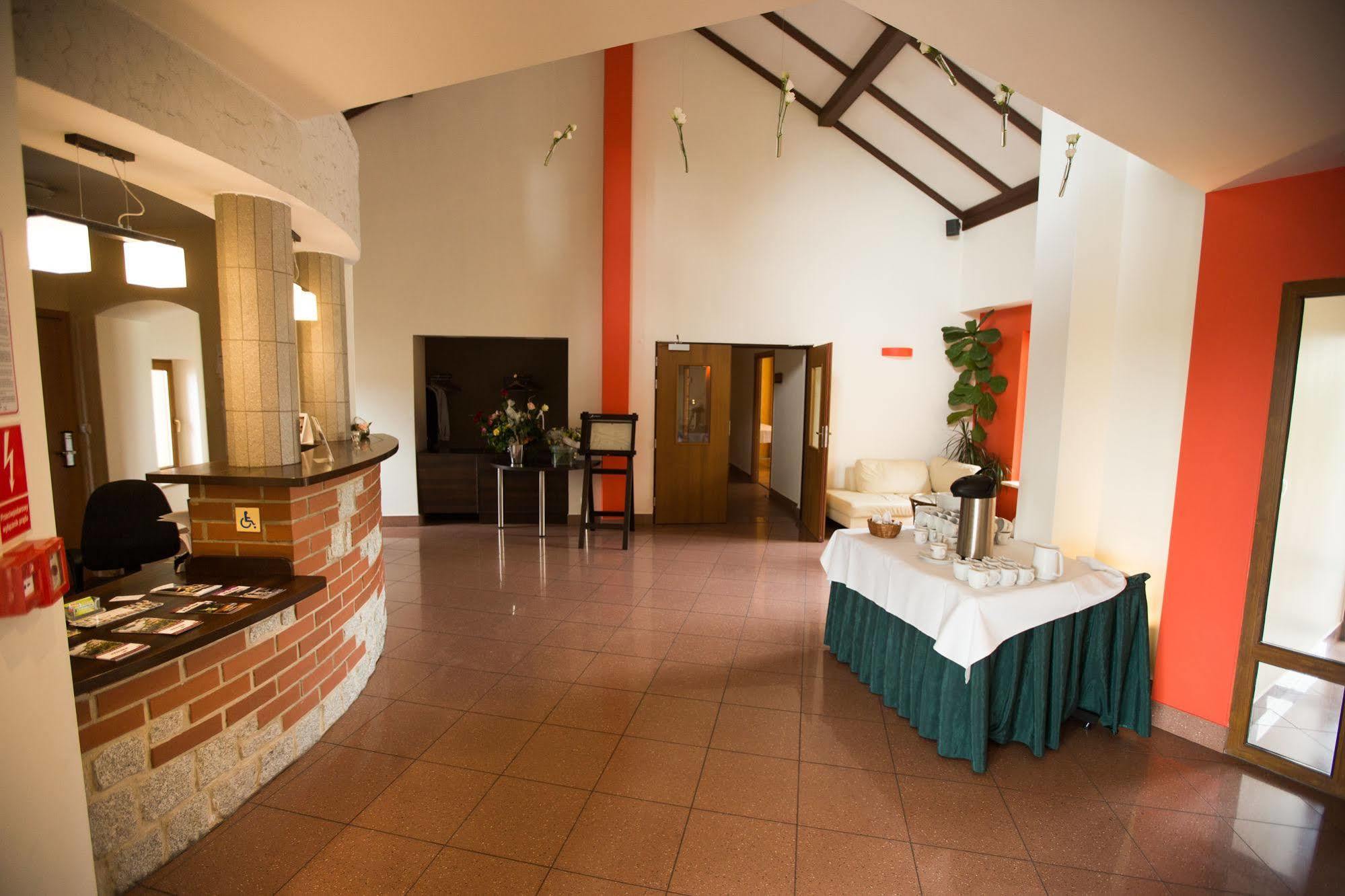 Hotel Daglezja Nad Jeziorem Kornickim Kórnik Eksteriør billede