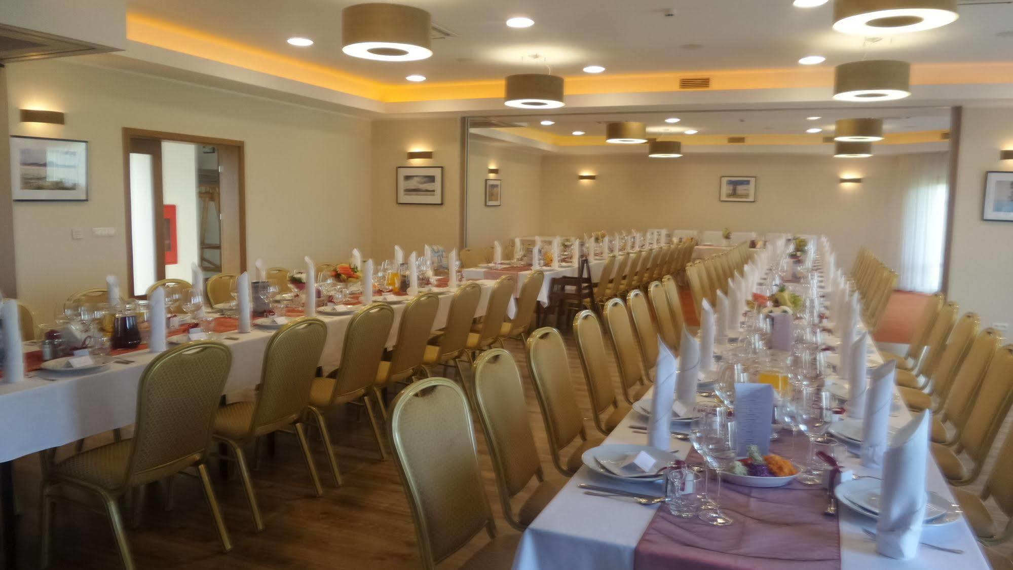 Hotel Daglezja Nad Jeziorem Kornickim Kórnik Eksteriør billede